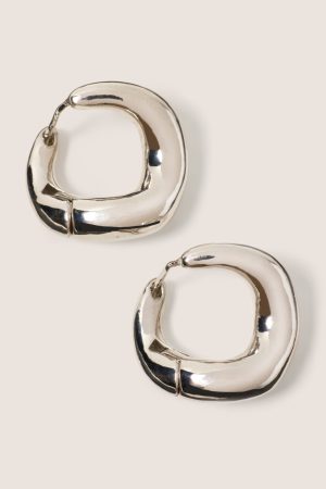 Rylee Small Hoop Earring